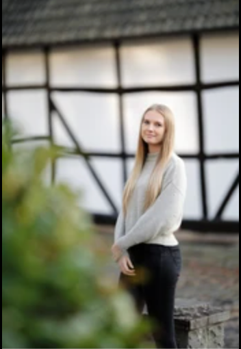<em>Lena Müller</em>